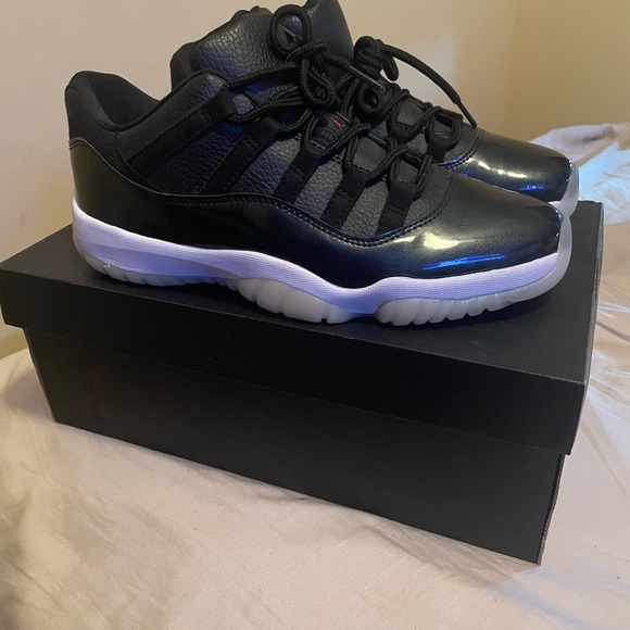 Jordan 11 low - Picture 1 of 11